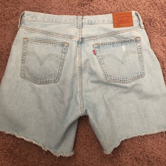 High wasted Levi’s mid thigh short - Picture 1 of 6